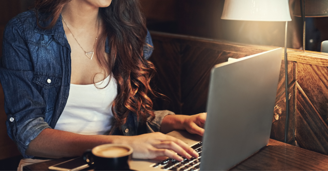 Femme travaille wordpress